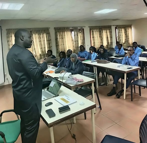 Au CERAP d’Abidjan, l’Honorable Dr Souleymane Soumahoro partage son savoir avec les étudiants en économie